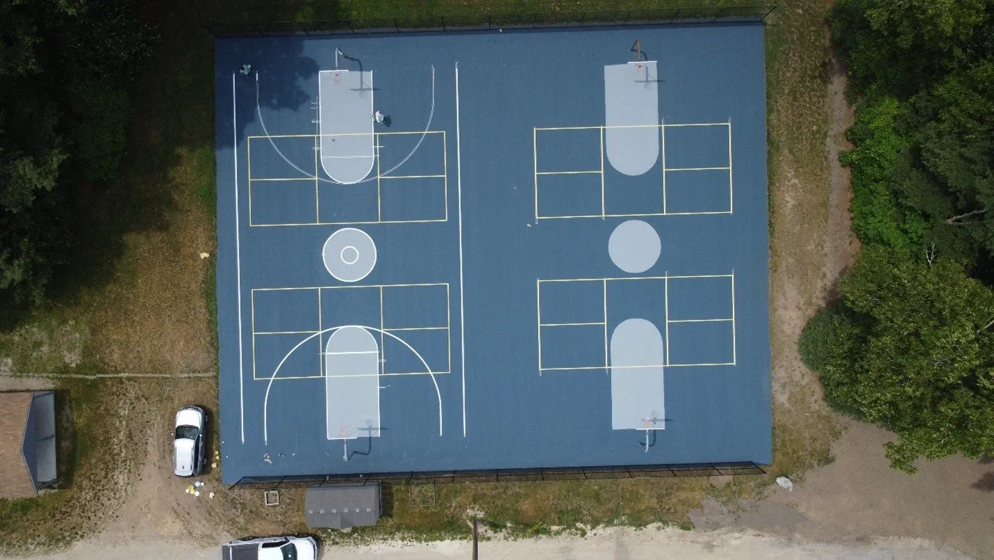 Xây sân bóng rổ - pickleball cao cấp 8 lớp sơn có 10% Hạt Cao Su DecoTurf USA trên nền ciment